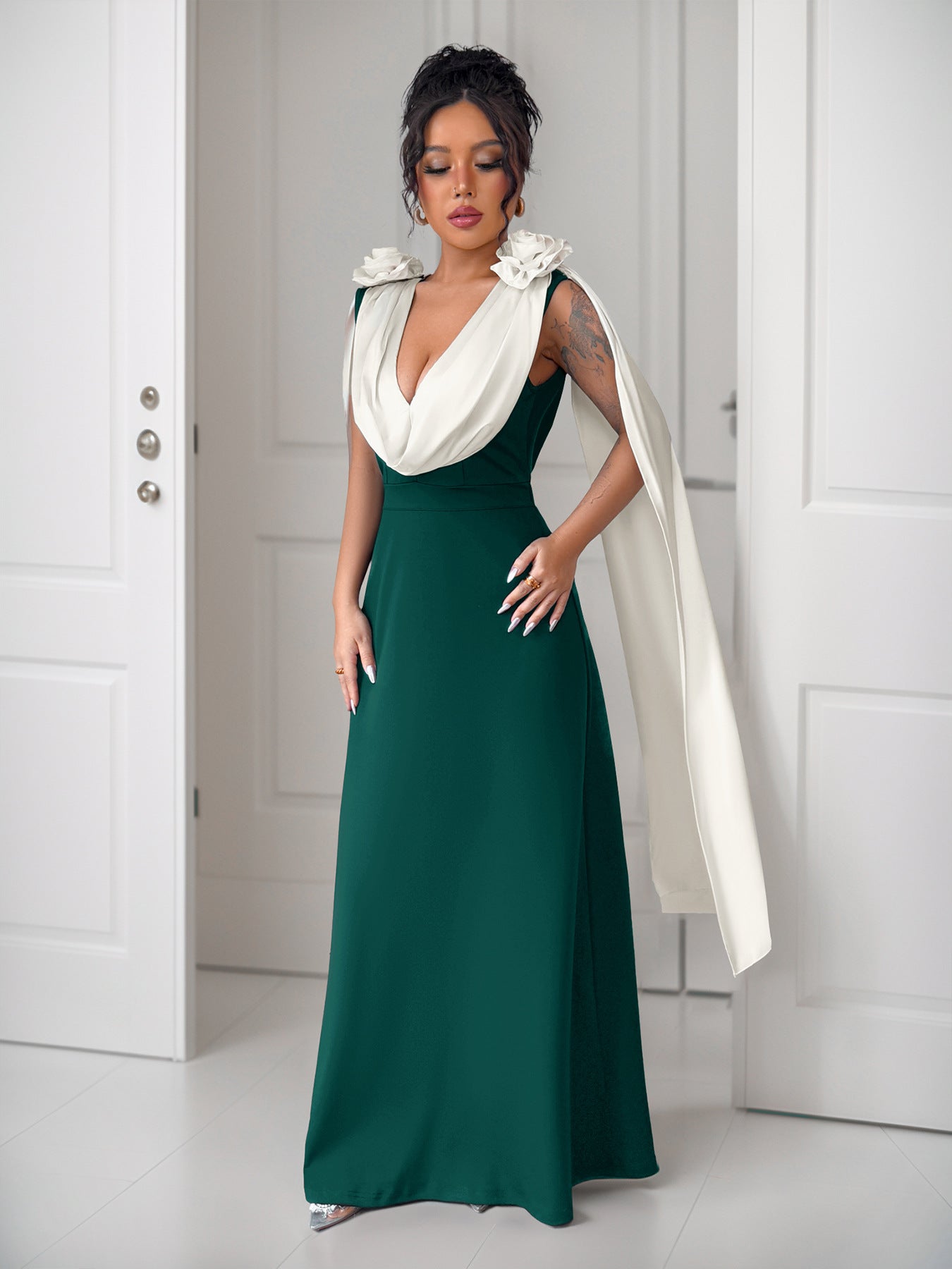 European and American banquet wedding party high-end and elegant style V-neck contrasting color sleeveless dress